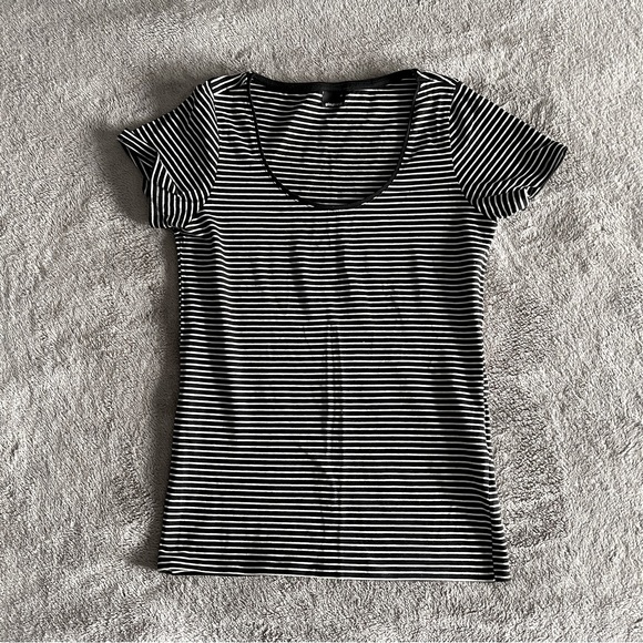 Black & White Striped Tee! - Picture 1 of 8